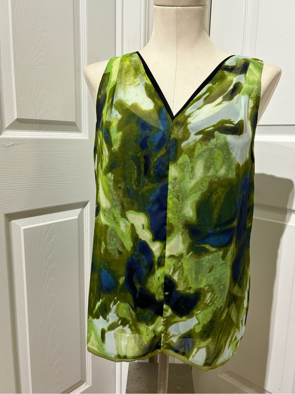 Simply Vera Vera Wang Green and Blue V-Neck Sleeveless Blouse